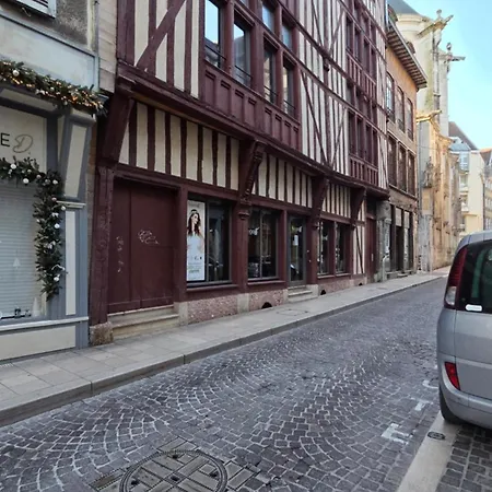 Calme Et Confort Au Cœur Du Vieux Appartement *