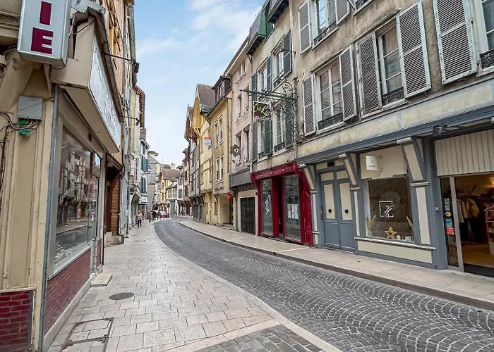 Calme Et Confort Au Coeur Du Vieux Appartement *