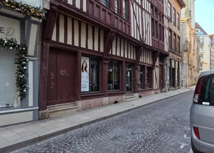 Calme Et Confort Au Coeur Du Vieux Appartement *